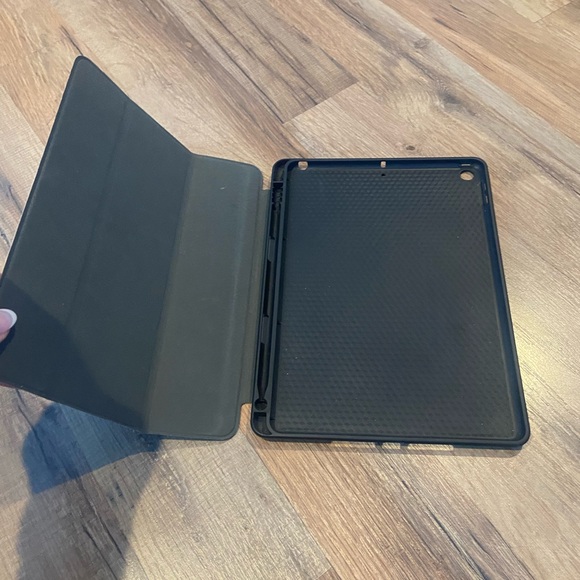 Apple iPad 7th Generation 10.2 Inch Case - Picture 2 of 4